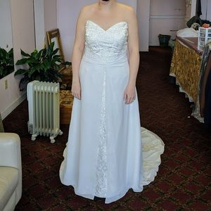 Size 14/16 Christina Wu wedding dress